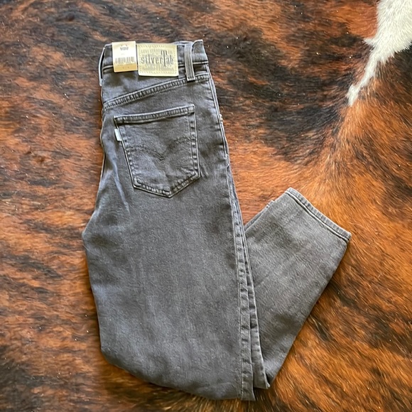 Levi's Denim - NWT Levi High Waisted Mom Jean
